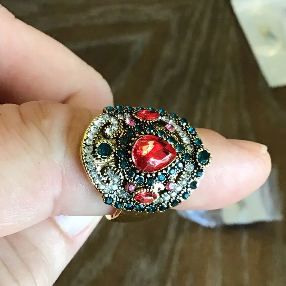 NWOT Exquisite Vintage Inspired Faux Ruby Rhinestone Cocktail Statement Ring